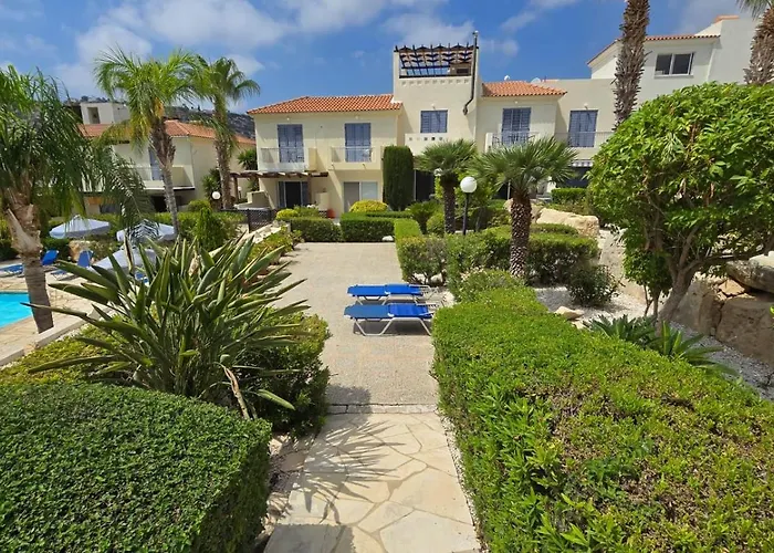 Irini Gardens Townhouse ペイヤ