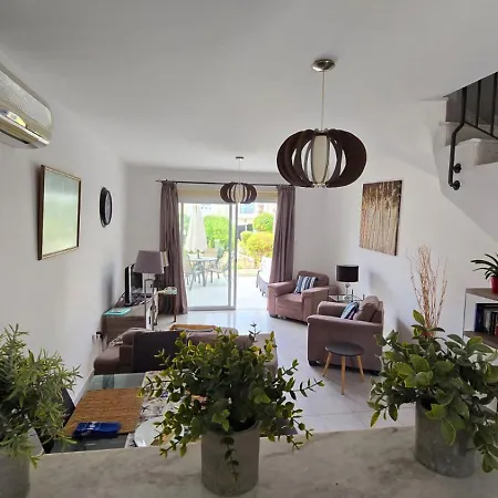 Irini Gardens Townhouse Lägenhet Pégeia