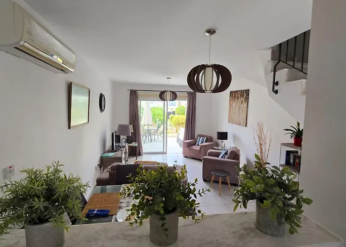 Irini Gardens Townhouse Daire Peyia